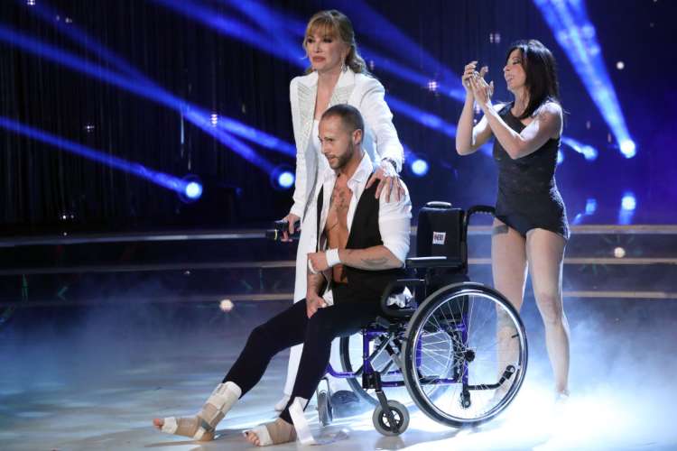 Milly Carlucci e due ospiti a 'Ballando con le stelle'