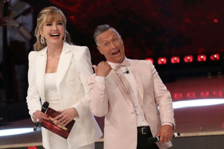 Milly Carlucci insieme a Paolo Belli