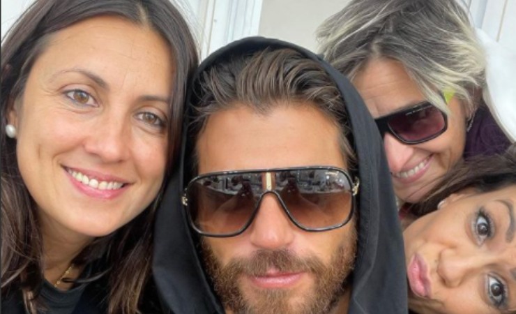 Can Yaman e le donne