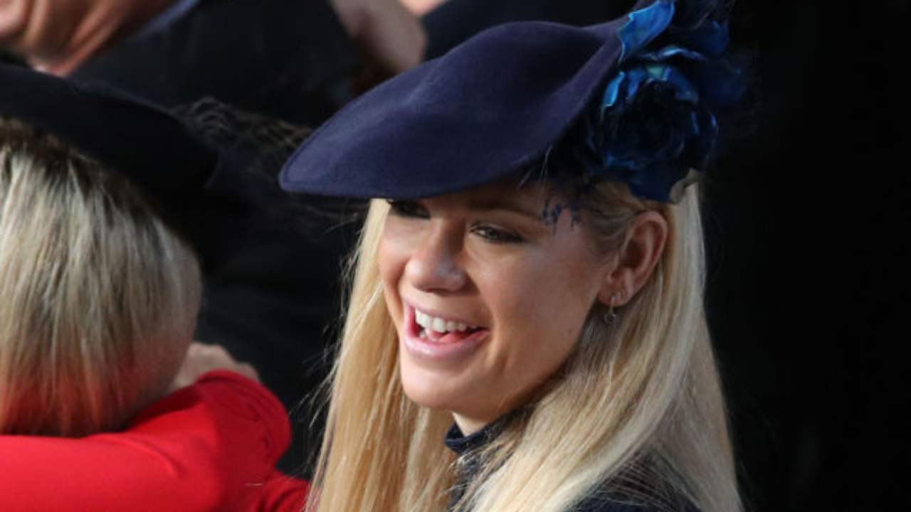 Chelsy Davy sorridente