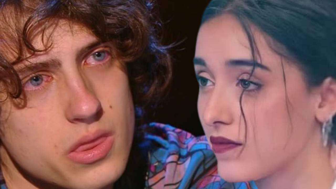 Una crisi all'orizzonte tra Giulia Stabile e Sangiovanni sembra diventare realtà. Tra i due pare che le cose non stiano andando proprio bene  Molte voci hanno iniziato a circolare su una delle relazioni che più ha fatto sognare i giovani ed i fan sfegatati di Amici di Maria De Filippi. Stiamo parlando Sangiovanni e di Giulia Stabile. Ma cosa sta accadendo tra i due? Che ci sia aria di crisi oramai? I primi indizi sono arrivati quando, sui social, i due fidanzati hanno iniziato a non comparire più insieme ma a seguire strade del tutto diverse. Poi, arriva una notizia che infittisce la trama, Giulia Stabile non ha più Sangiovanni al suo fianco ma è da sola. Infatti, la ballerina ex vincitrice di Amici, si è presentata solo con Rudy Zerbi alla festa del cantante Debby. E Sagiovanni? Quest'ultimo, non c'era. Tempo addietro proprio lui aveva rivolto un commento molto aspro sui confronti di coloro che mettevano la loro relazione al centro di ogni interesse. Aveva detto che sì sono una coppia, ma prima di tutto sono solo due artisti. Aveva lamentato che, invece che l'interesse per le loro qualità, c'era solo un attaccamento alla loro vita privata. Questo non gli andava per nulla giù. Giulia Stabile e Sangiovanni, cosa si nasconde dietro l'addio sui social Che sia questo il motivo che ha portato i due ragazzi a questa lontananza suoi social? "Non consideravo che lì i telespettatori si concentrano anche sul lato umano, privato, non solo su quello artistico", l'affermazione di Sangiovanni è molto cruda nei confronti dei fan che cercano sempre più informazioni possibili sulla loro vita privata. Così, proprio il cantante, ha confessato quanto il gossip gli dia fastidio. Giulia Stabile, in merito alle voci che girano riguardo la crisi con il suo ragazzo, è intervenuta chiarendo le cose e mettendo un punto sull'intera situazione. "Con Sangio va tutto bene. Stiamo cercando di allontanare sempre di più il nostro rapporto dai social, per poterlo rendere più sano. Perché è un po’, come posso dire, tossico. Noi vogliamo condividere e far sentire la vicinanza col nostro pubblico, ma comunque c’è quella parte privata che vogliamo mantenere privata. Stiamo cercando un po’ di allontanare la coppia dal social". Grazie all'intervento dei due ragazzi, perciò, viene smentito il timore riguardo la crisi che poteva minacciare il loro rapporto. Inoltre, ha ben chiarito, che il loro intento ora è quello di portare la privacy della coppia fuori dai social. Recentemente, all'intento della scuola di Amici21, ci sarebbe un ballerino che si è preso una cotta per Giulia Stabile. Durante le confessioni anonime, grazie ai bigliettini consegnati da Maria De Filippi, è venuto fuori che Mattia ha una cotta per la ballerina