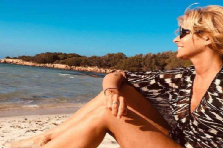 Rebecca Galli su una spiaggia