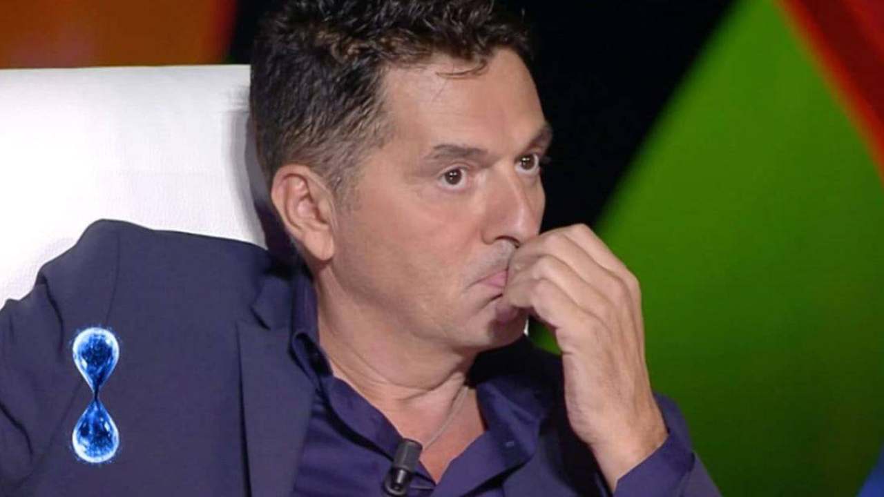 Teo Mammuccari durante una trasmissiione televisiva in cui partecipa