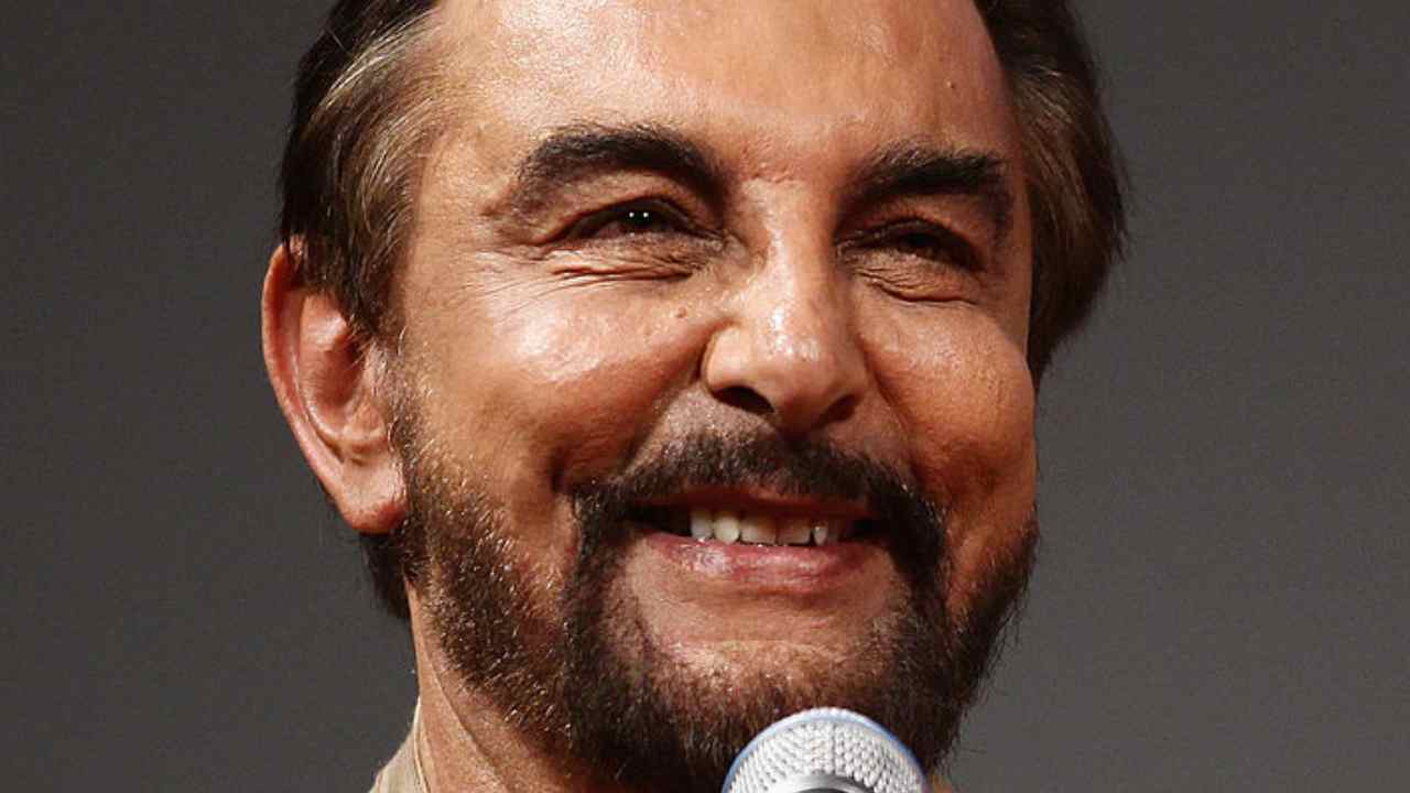 Kabir Bedi visto in primo piano