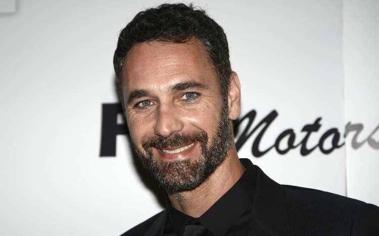 raoul bova sorride