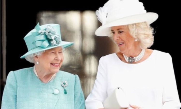 La Regina Elisabetta e Camilla 