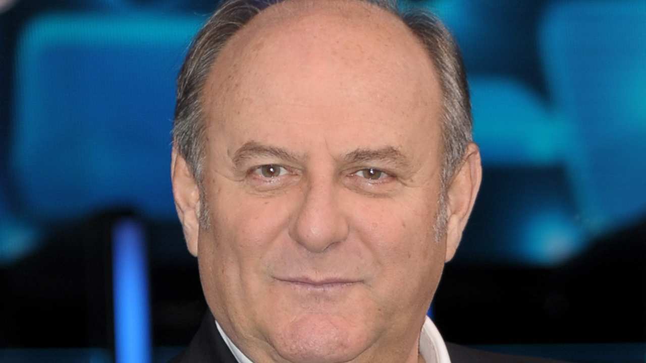 Gerry Scotti con faccia ironica