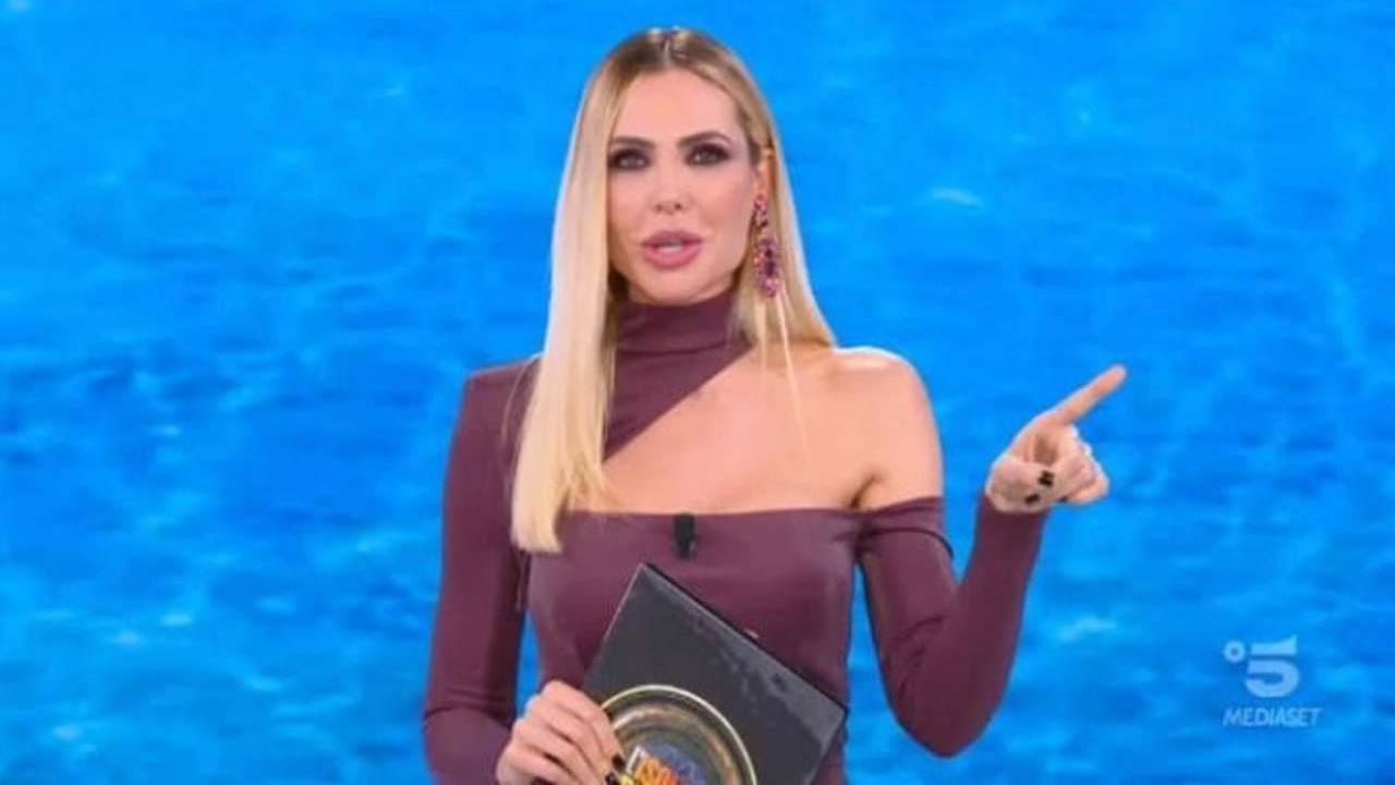 ilary blasi (web source) 