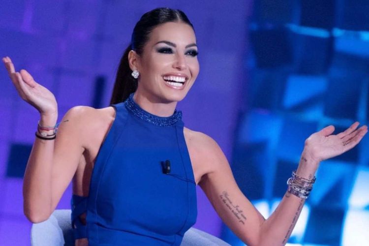 Elisabetta Gregoraci fotografata sorridente