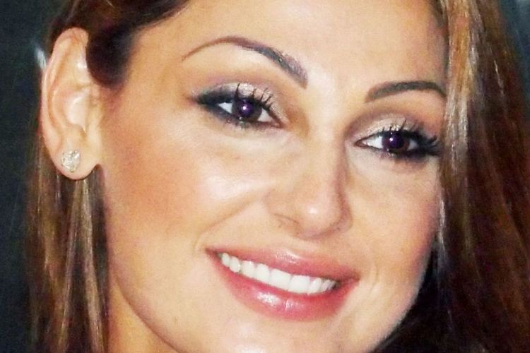 Anna Tatangelo in un primo piano sorridente