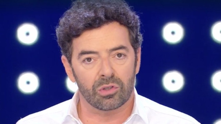 alberto matano bacio in diretta