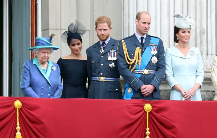 Royal Family fiocco rosa Buckingham Palace