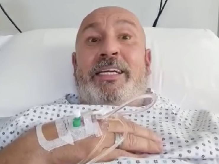 Maurizio Battista dal letto dell'ospedale (fonte web) (1)