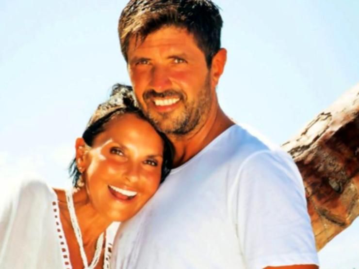 Nina Soldano con il marito (web source) 25.7.2022 topic news