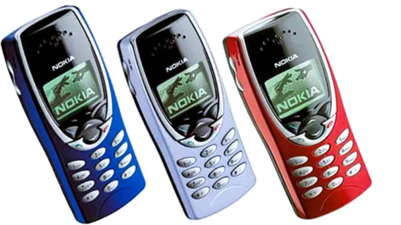 Nokia 8210 (fonte web) topicnews.it