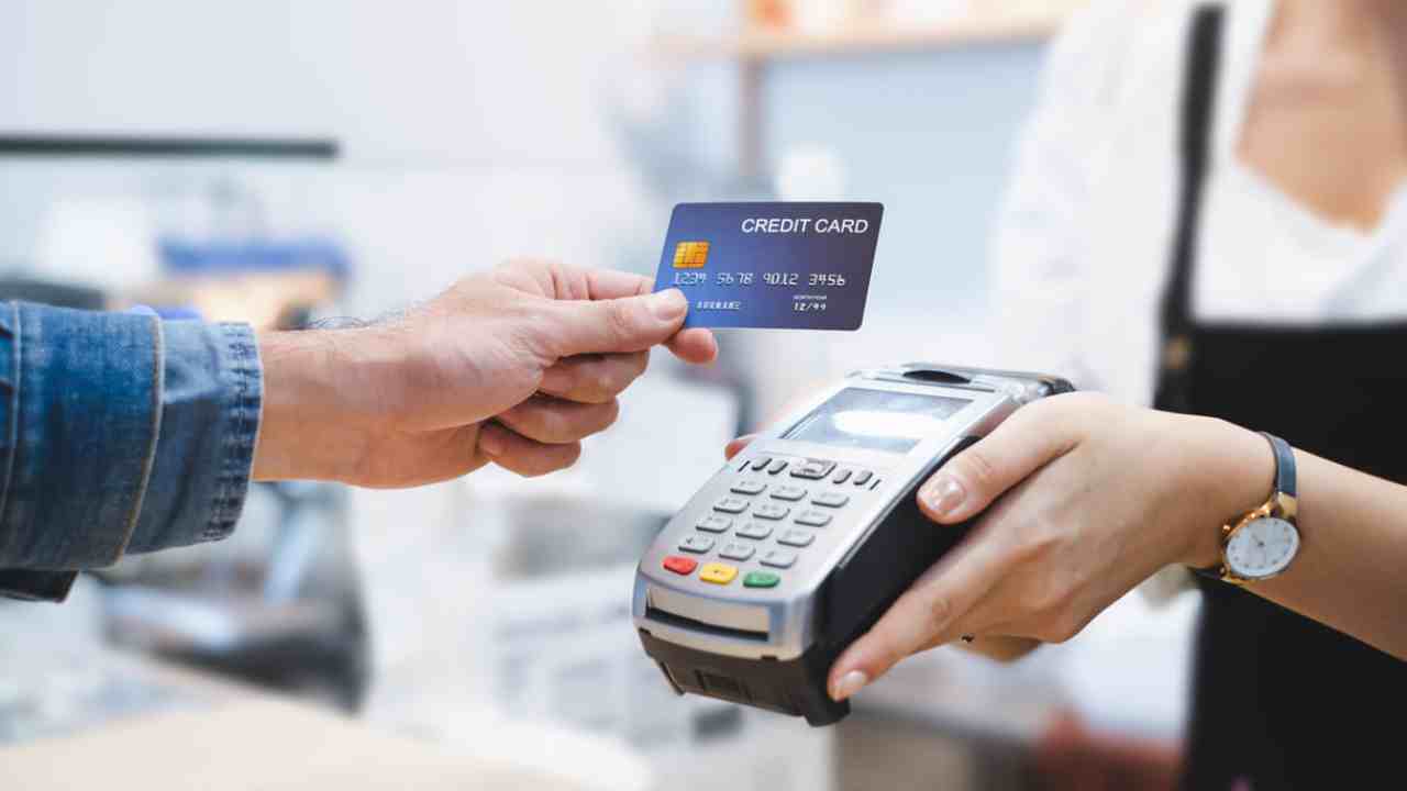 Pagamento con POS (fonte web) (1)