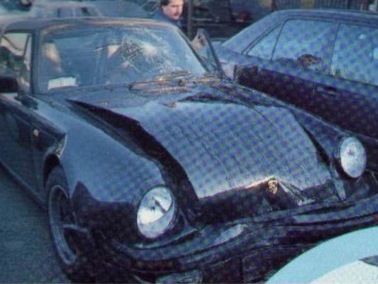 Porsche distrutta nell'incidente (foto web) 