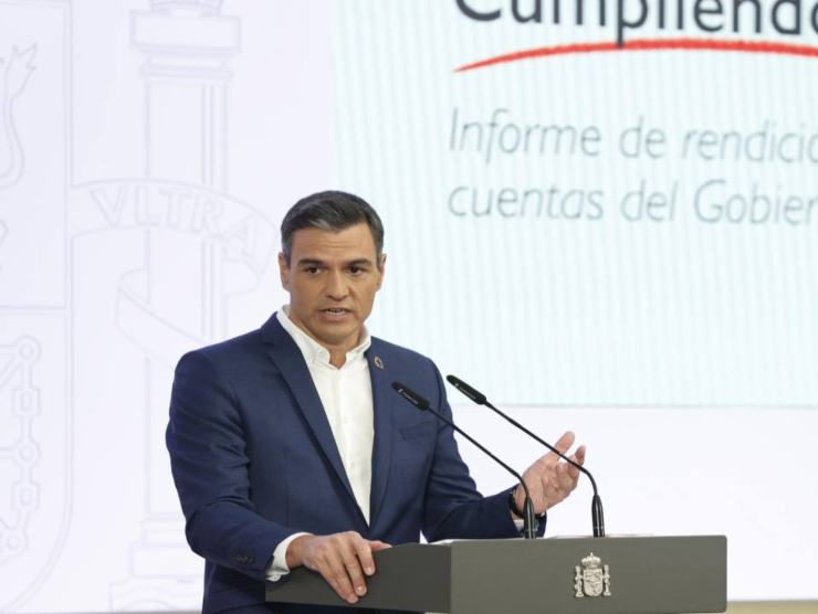 Il premier Sanchez senza cravatta (fonte web)