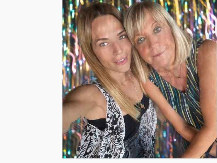 Laura Chiatti con la mamma (Instagram) 21.8.2022 topic news