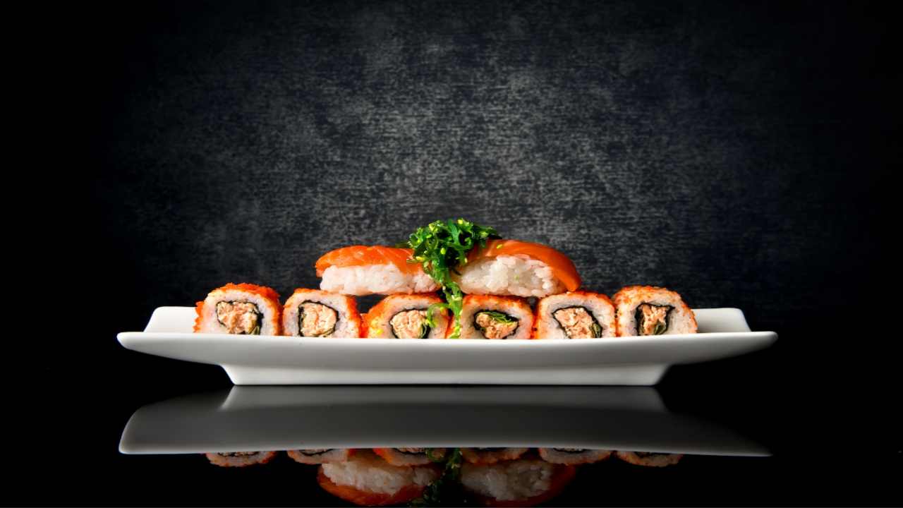 Come capire se il sushi è di qualità (Canva)