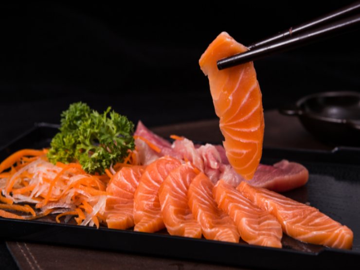 Come capire se il sushi è di qualità (Canva)