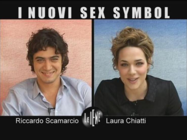 Riccardo Scamarcio e Laura Chiatti durante l'intervista a Le Iene (fonte web) (1)