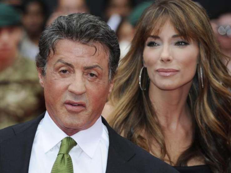 Stallone con l'ormai ex moglie (web source) 25.8.2022 topic news
