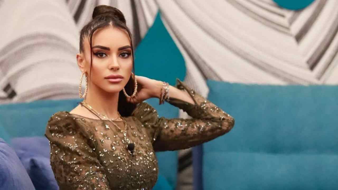 Jessica Selassié | lo scatto osé che infiamma il web | L'ex gieffina in Senza veli - Vimarsana News
