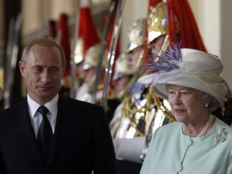 Regina Elisabetta e Vladimir Putin (fonte web) 